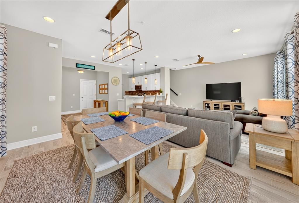 На продажу: $435,000 (3 спален, 2 ванн, 1902 Квадратных фут)