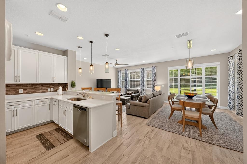 На продажу: $435,000 (3 спален, 2 ванн, 1902 Квадратных фут)