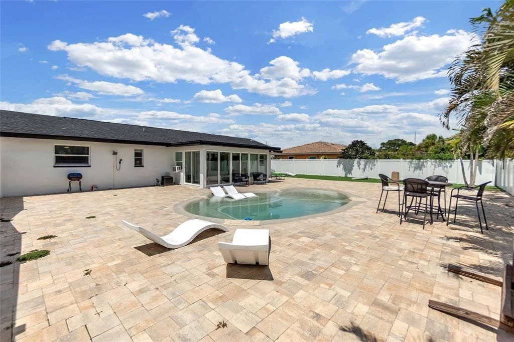 For Sale: $549,000 (2 beds, 2 baths, 1288 Square Feet)