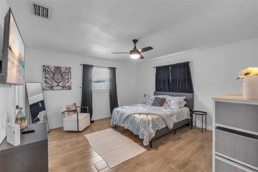 For Sale: $549,000 (2 beds, 2 baths, 1288 Square Feet)