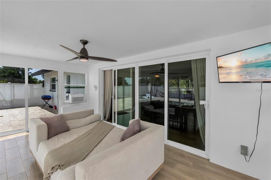 For Sale: $549,000 (2 beds, 2 baths, 1288 Square Feet)