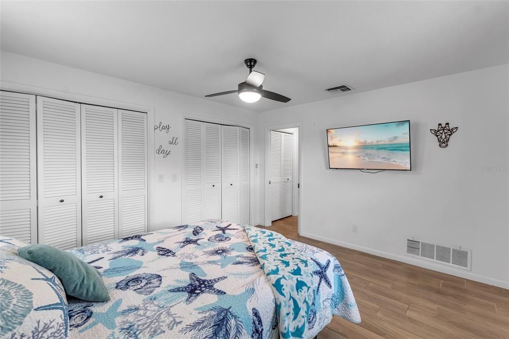 For Sale: $549,000 (2 beds, 2 baths, 1288 Square Feet)