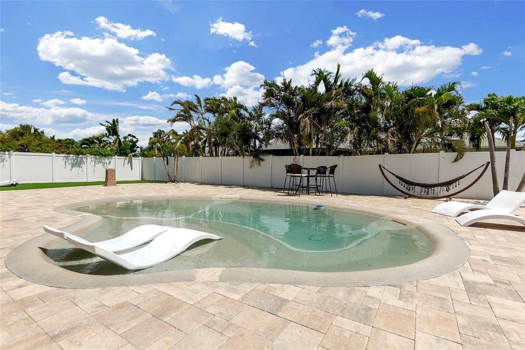 For Sale: $549,000 (2 beds, 2 baths, 1288 Square Feet)