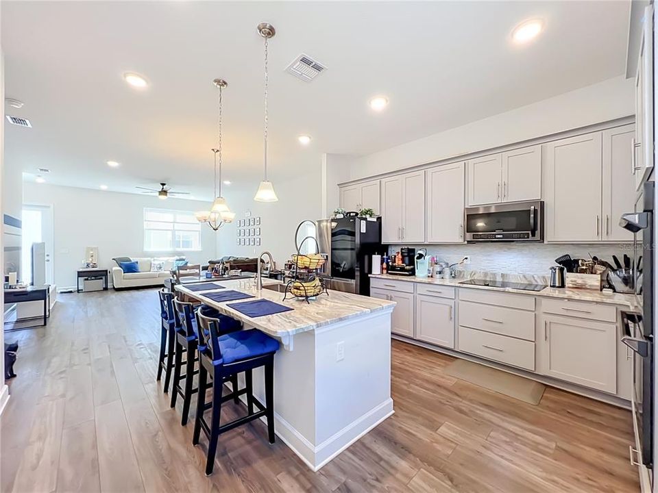 En Venta: $434,980 (3 camas, 3 baños, 1456 Pies cuadrados)