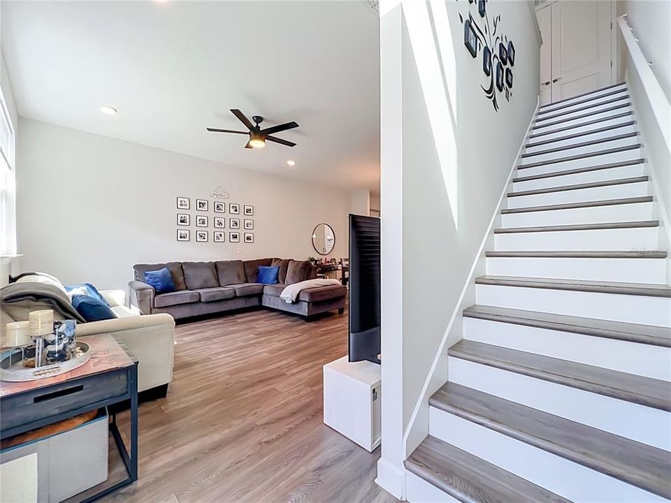 En Venta: $434,980 (3 camas, 3 baños, 1456 Pies cuadrados)