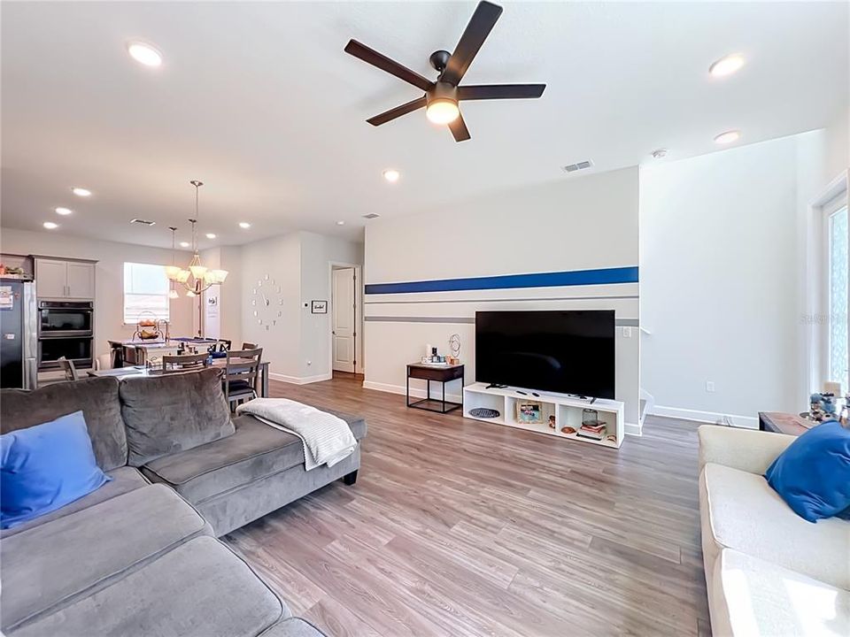En Venta: $434,980 (3 camas, 3 baños, 1456 Pies cuadrados)
