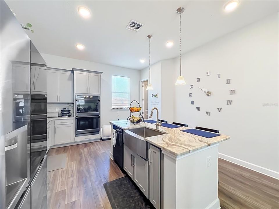 En Venta: $434,980 (3 camas, 3 baños, 1456 Pies cuadrados)