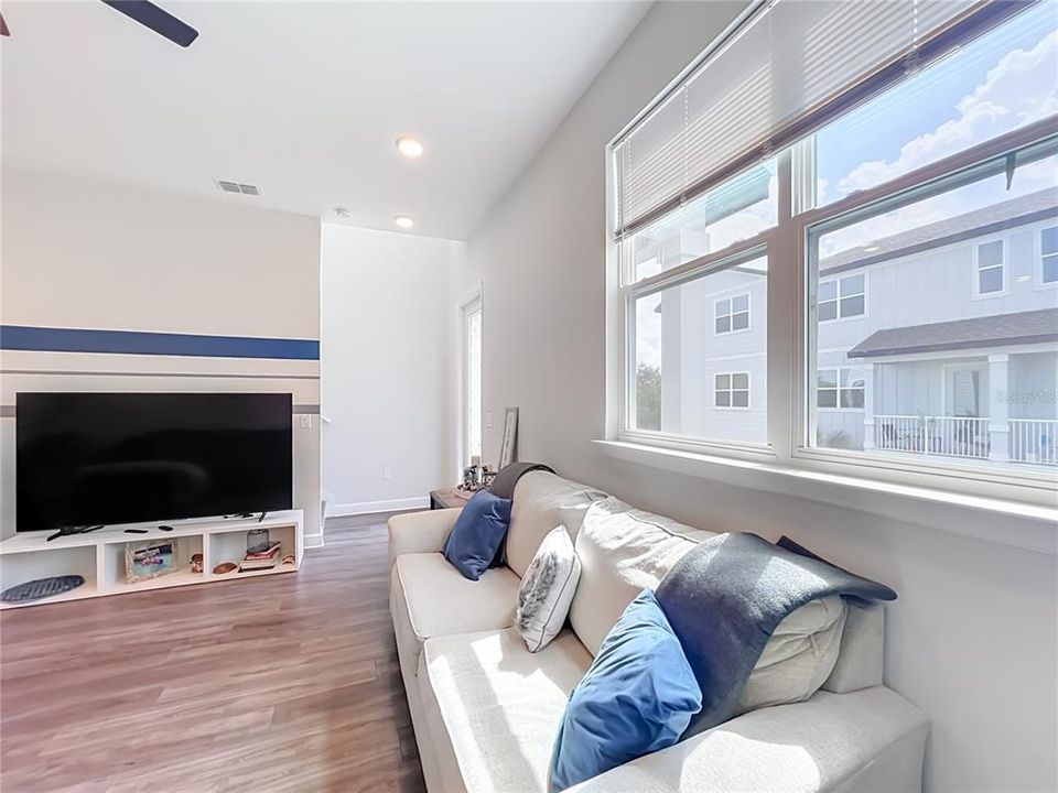 En Venta: $434,980 (3 camas, 3 baños, 1456 Pies cuadrados)