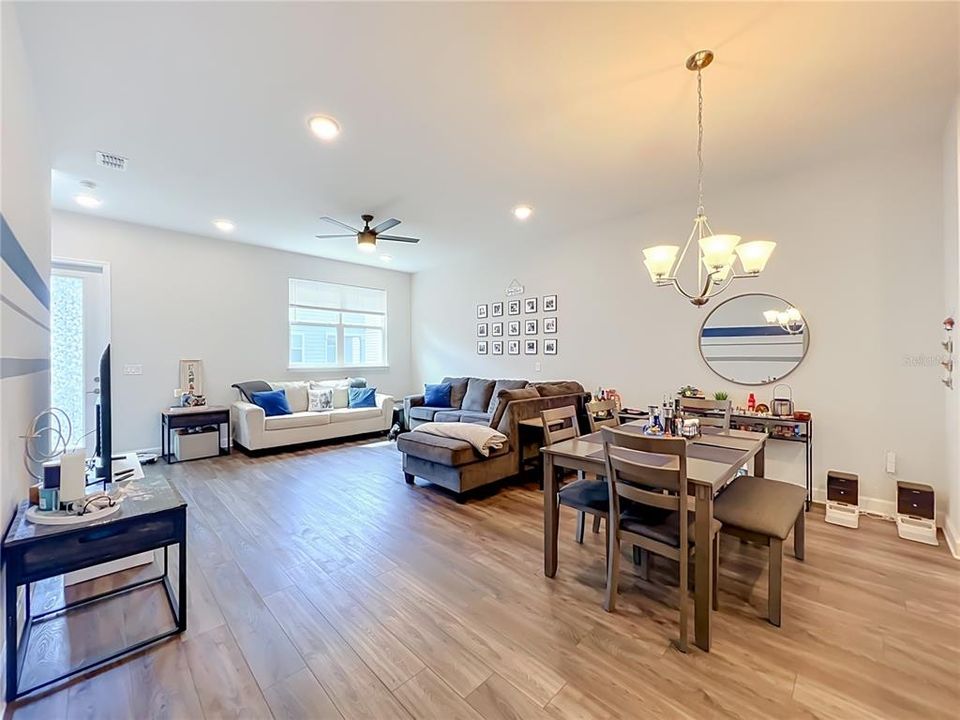 En Venta: $434,980 (3 camas, 3 baños, 1456 Pies cuadrados)