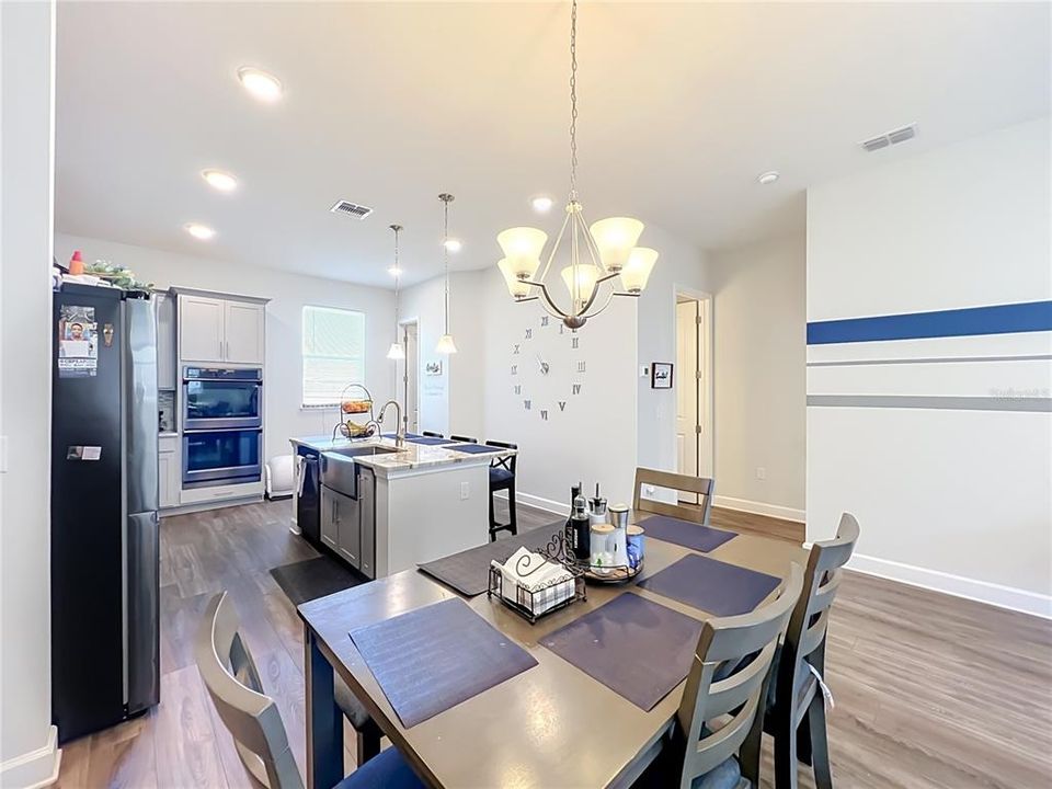 En Venta: $434,980 (3 camas, 3 baños, 1456 Pies cuadrados)