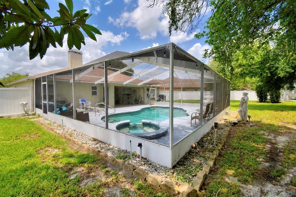 На продажу: $399,900 (3 спален, 2 ванн, 1960 Квадратных фут)