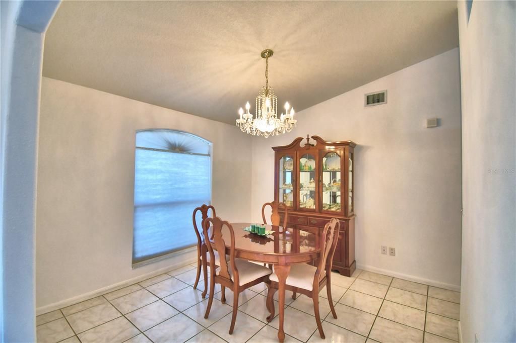 На продажу: $399,900 (3 спален, 2 ванн, 1960 Квадратных фут)