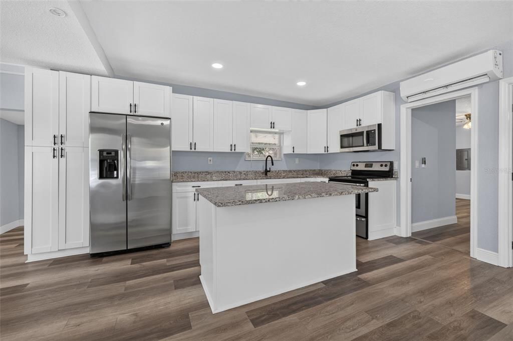 For Sale: $225,000 (2 beds, 1 baths, 907 Square Feet)
