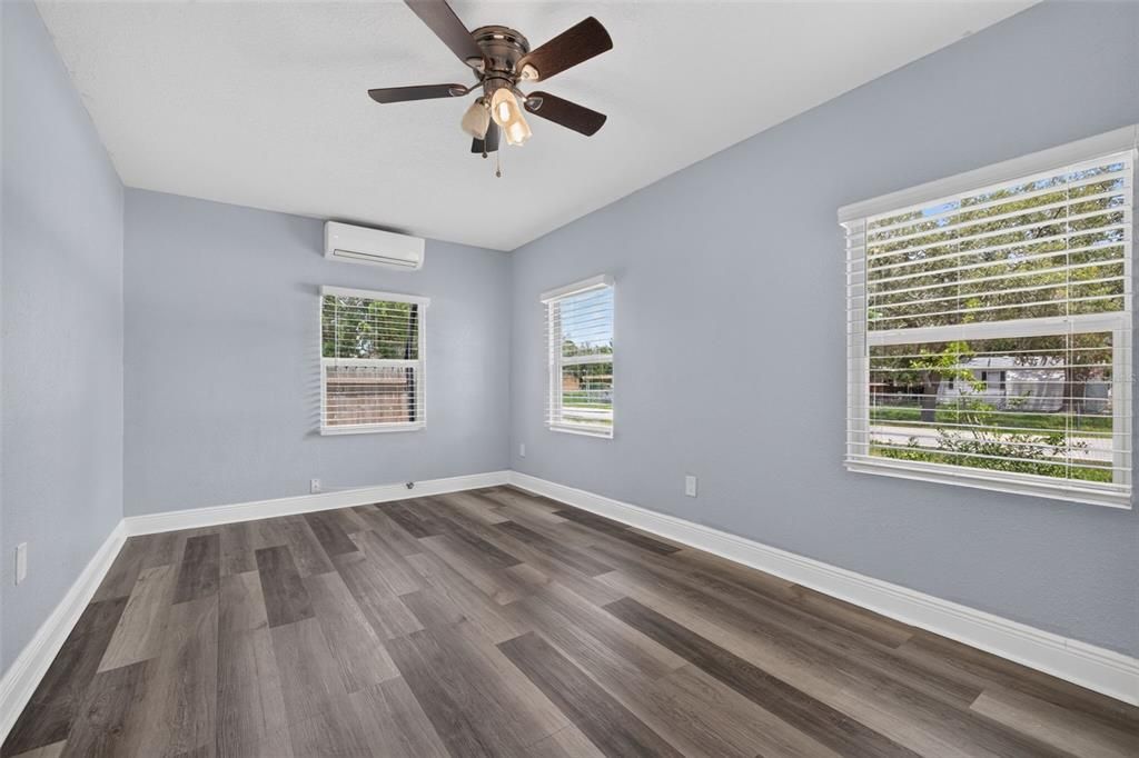 For Sale: $225,000 (2 beds, 1 baths, 907 Square Feet)