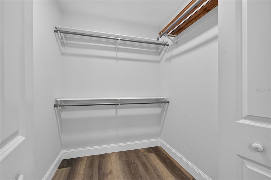 For Sale: $225,000 (2 beds, 1 baths, 907 Square Feet)