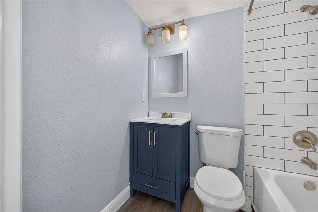 For Sale: $225,000 (2 beds, 1 baths, 907 Square Feet)