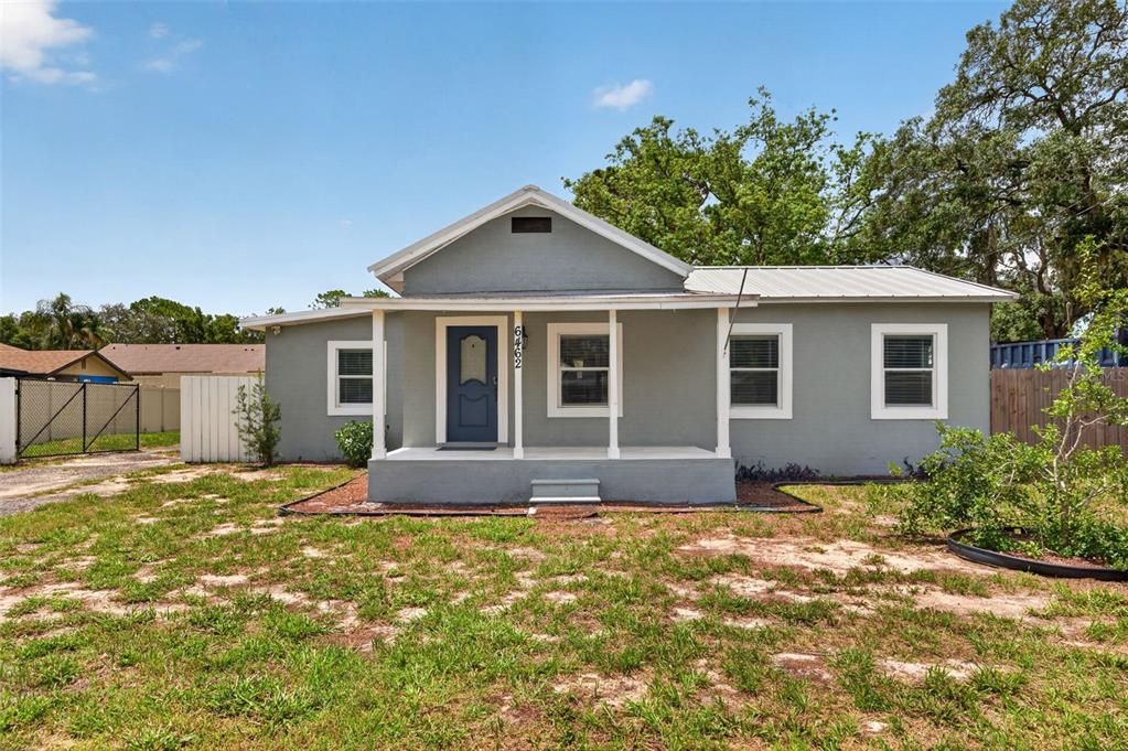 For Sale: $225,000 (2 beds, 1 baths, 907 Square Feet)