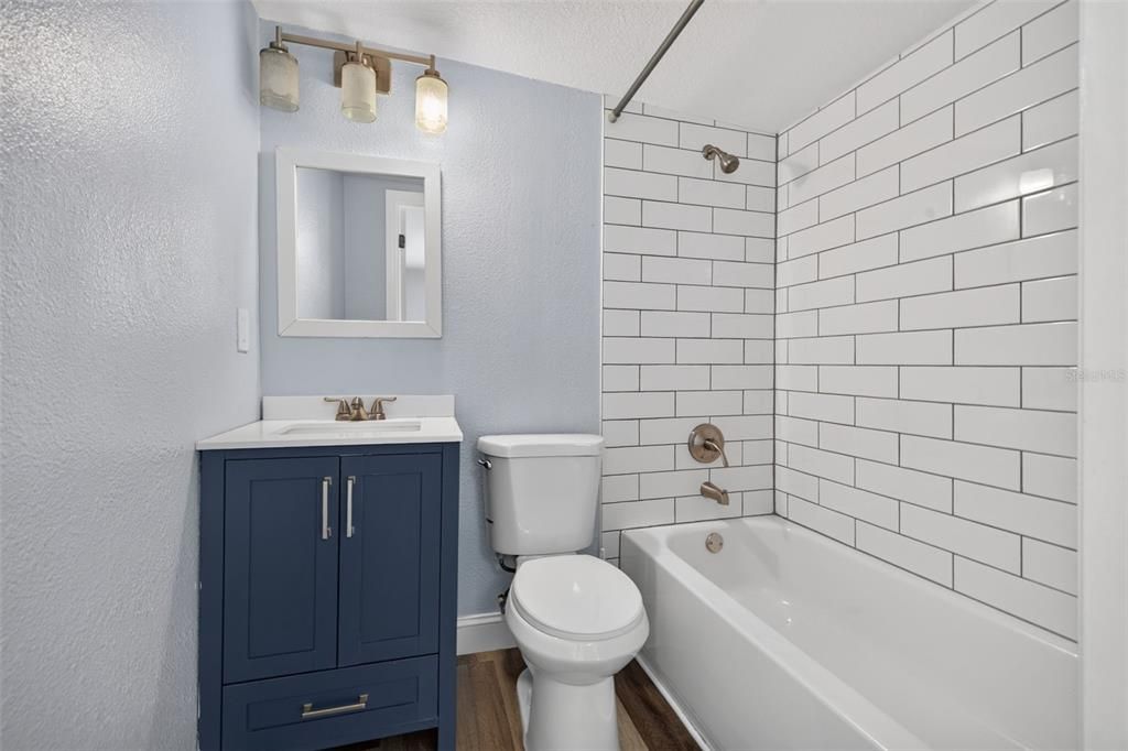For Sale: $225,000 (2 beds, 1 baths, 907 Square Feet)