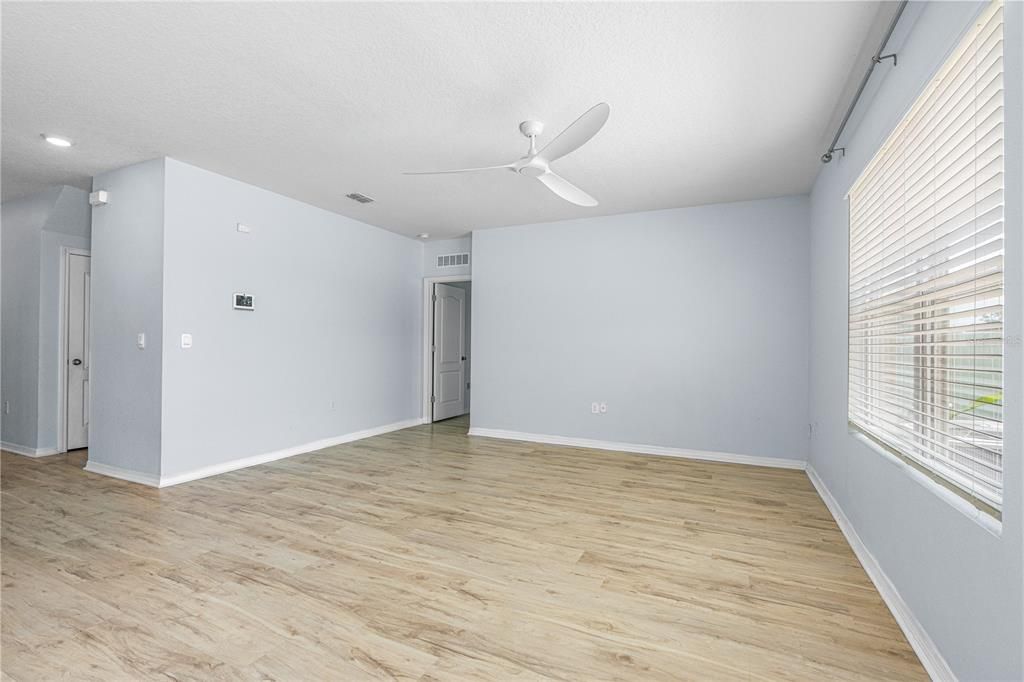 For Sale: $409,000 (5 beds, 3 baths, 2889 Square Feet)