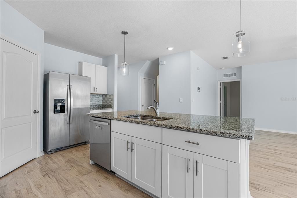 For Sale: $409,000 (5 beds, 3 baths, 2889 Square Feet)