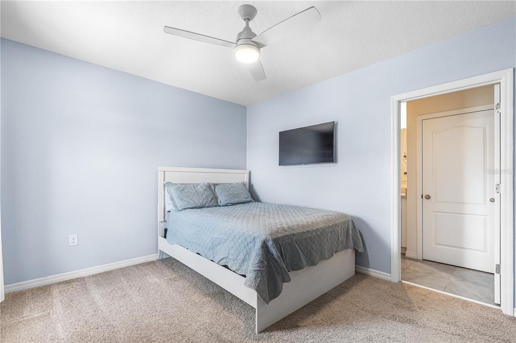 For Sale: $409,000 (5 beds, 3 baths, 2889 Square Feet)
