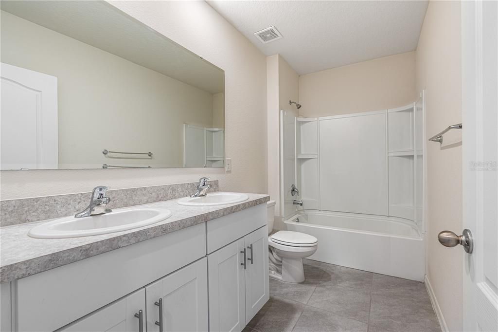 For Sale: $409,000 (5 beds, 3 baths, 2889 Square Feet)