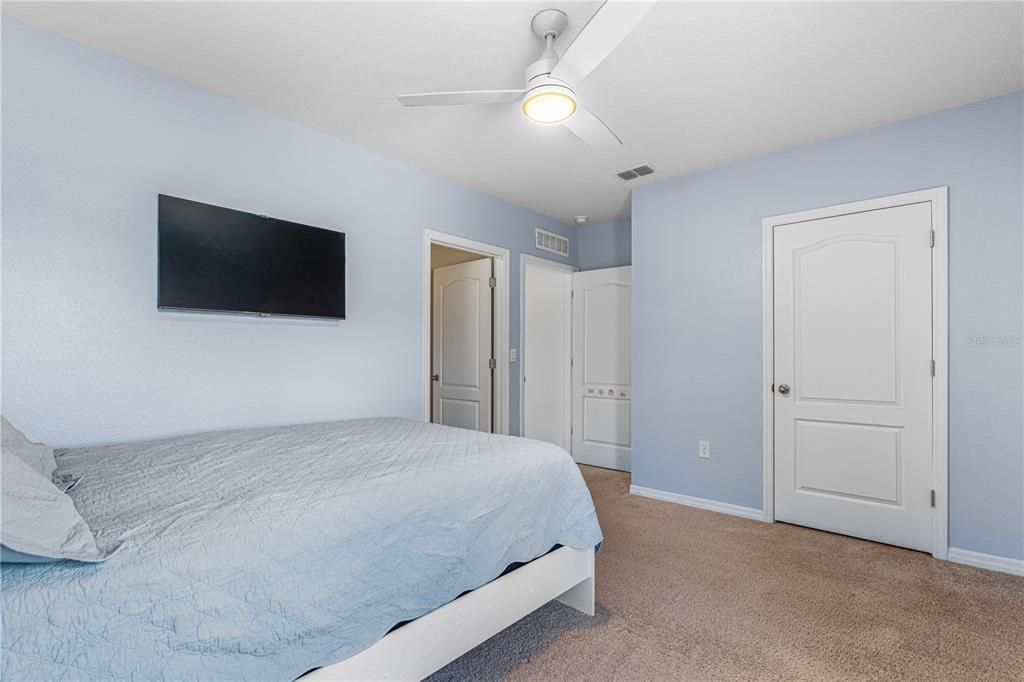 For Sale: $409,000 (5 beds, 3 baths, 2889 Square Feet)