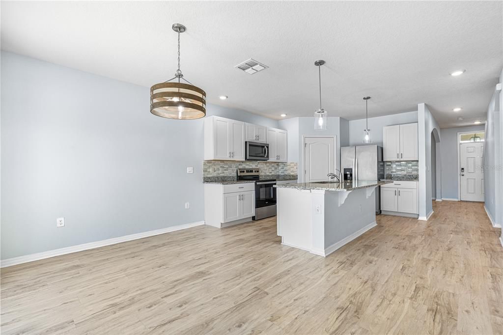 For Sale: $409,000 (5 beds, 3 baths, 2889 Square Feet)