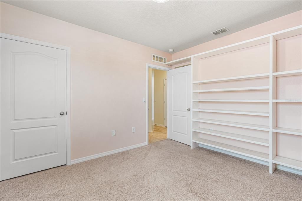 For Sale: $409,000 (5 beds, 3 baths, 2889 Square Feet)