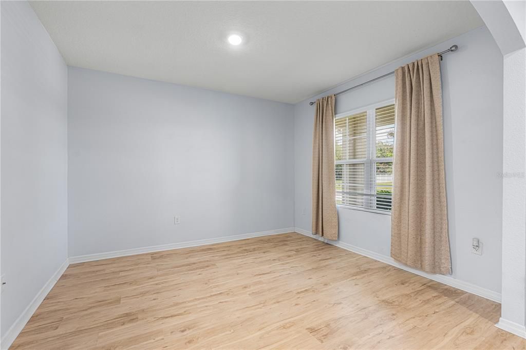 For Sale: $409,000 (5 beds, 3 baths, 2889 Square Feet)