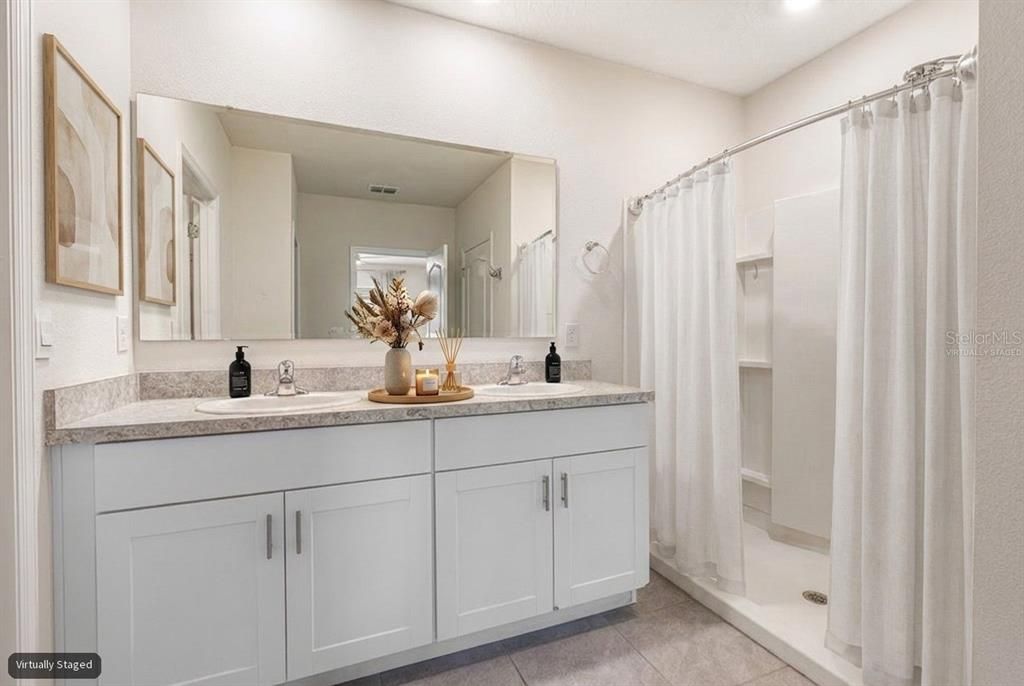 For Sale: $409,000 (5 beds, 3 baths, 2889 Square Feet)