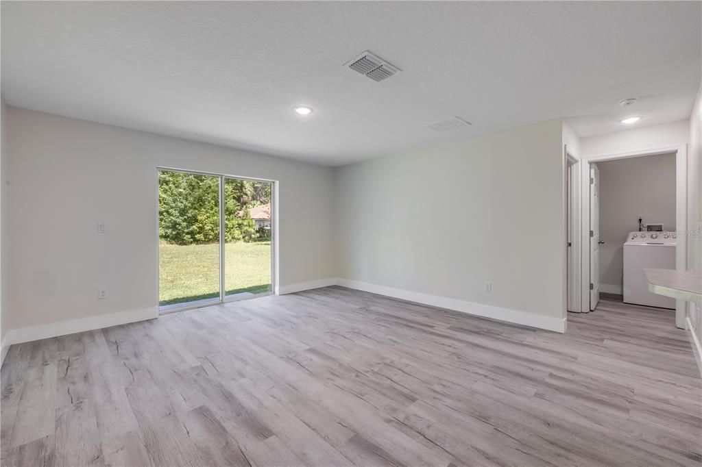 En Venta: $305,000 (3 camas, 2 baños, 1549 Pies cuadrados)