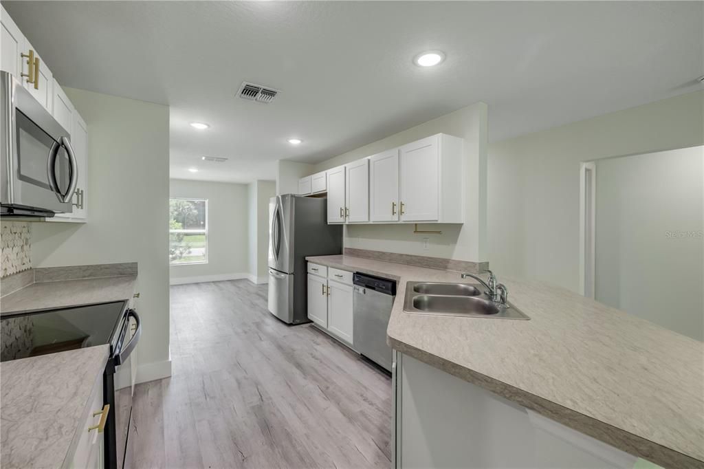 En Venta: $305,000 (3 camas, 2 baños, 1549 Pies cuadrados)
