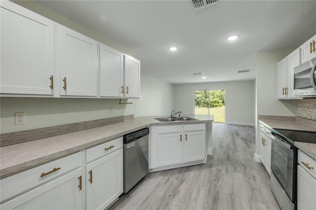 En Venta: $305,000 (3 camas, 2 baños, 1549 Pies cuadrados)