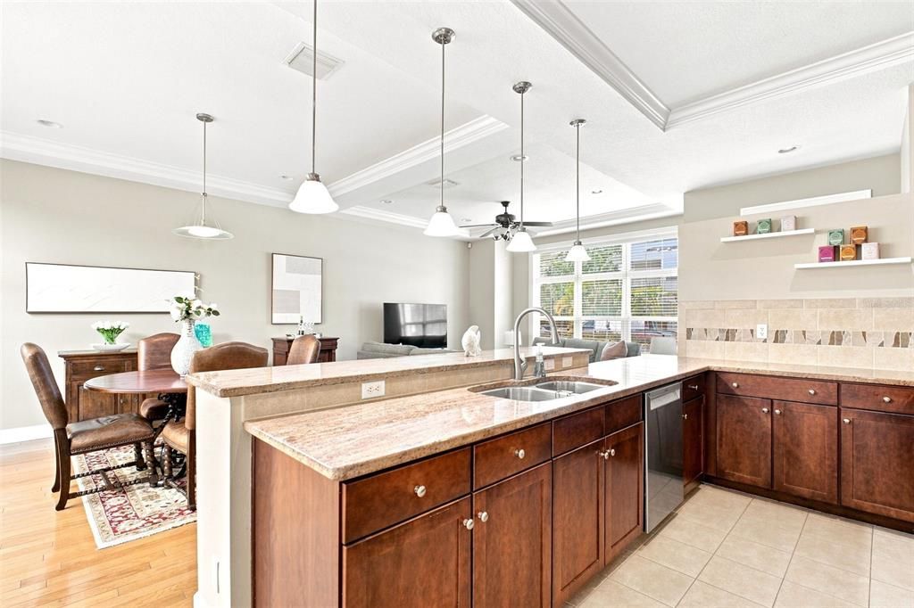 En Venta: $724,900 (3 camas, 2 baños, 2302 Pies cuadrados)