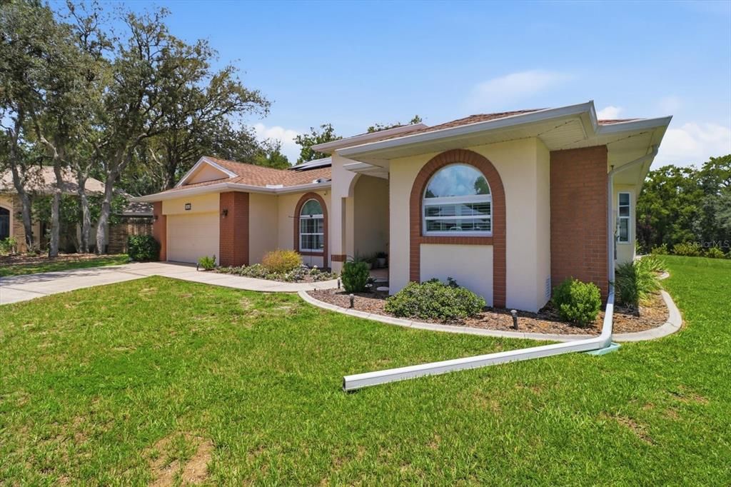 For Sale: $360,000 (3 beds, 2 baths, 2122 Square Feet)