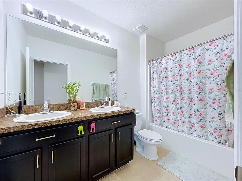 En Venta: $465,000 (4 camas, 2 baños, 2260 Pies cuadrados)