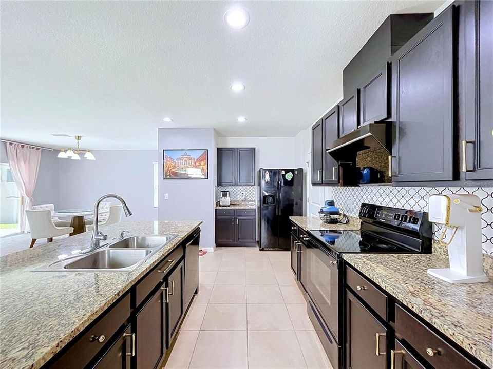 En Venta: $465,000 (4 camas, 2 baños, 2260 Pies cuadrados)