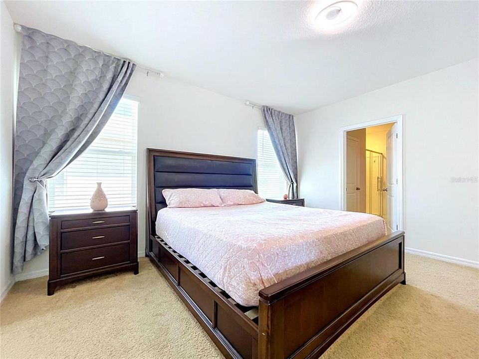En Venta: $465,000 (4 camas, 2 baños, 2260 Pies cuadrados)