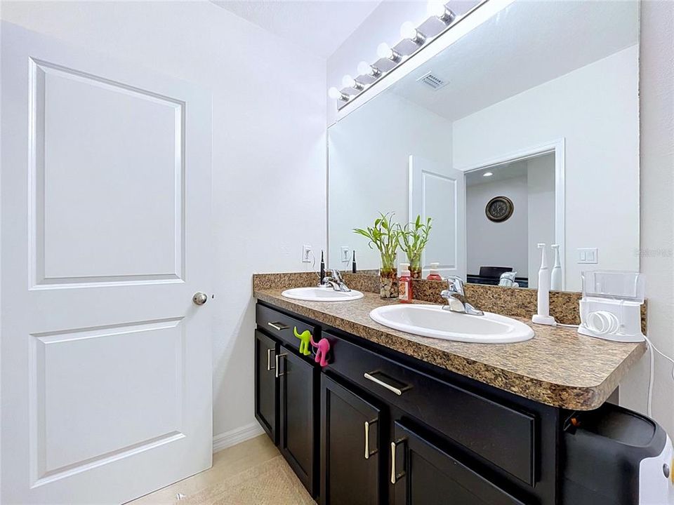 En Venta: $465,000 (4 camas, 2 baños, 2260 Pies cuadrados)