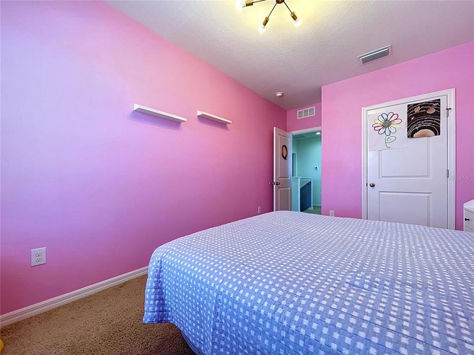 En Venta: $465,000 (4 camas, 2 baños, 2260 Pies cuadrados)