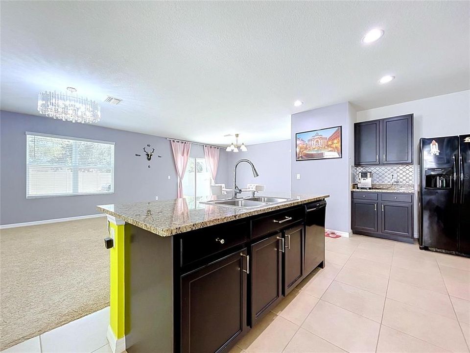 En Venta: $465,000 (4 camas, 2 baños, 2260 Pies cuadrados)