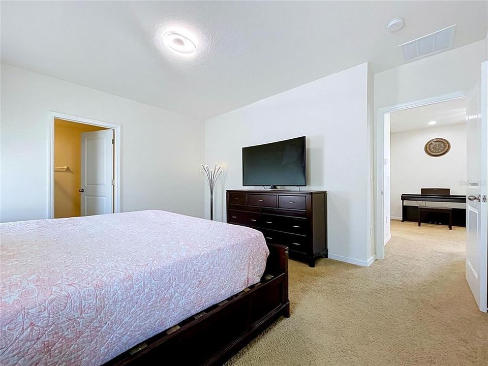 En Venta: $465,000 (4 camas, 2 baños, 2260 Pies cuadrados)