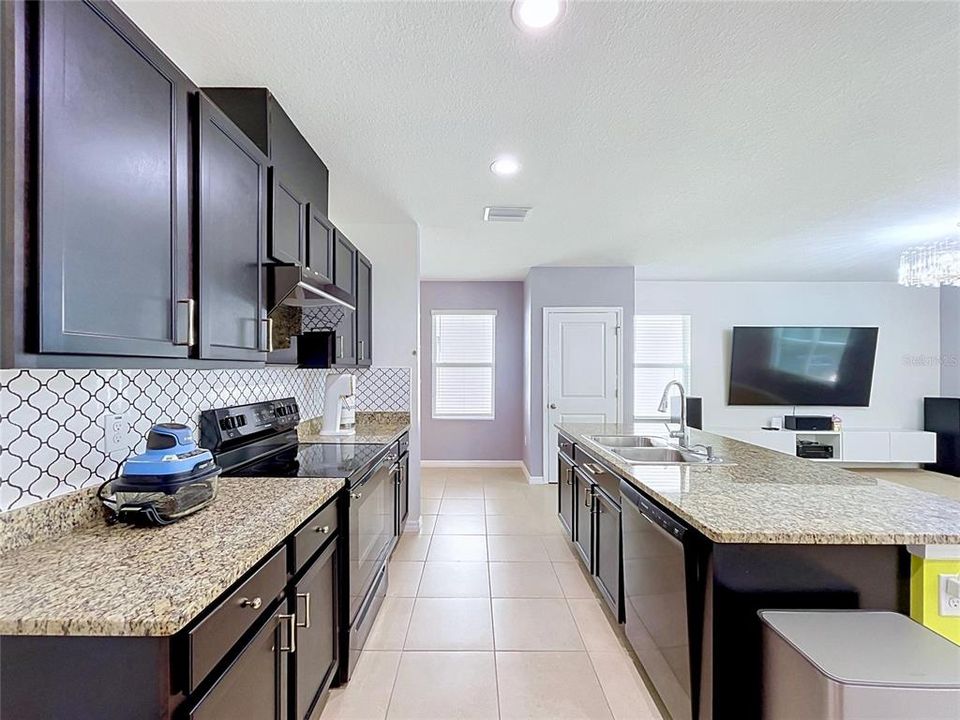 En Venta: $465,000 (4 camas, 2 baños, 2260 Pies cuadrados)