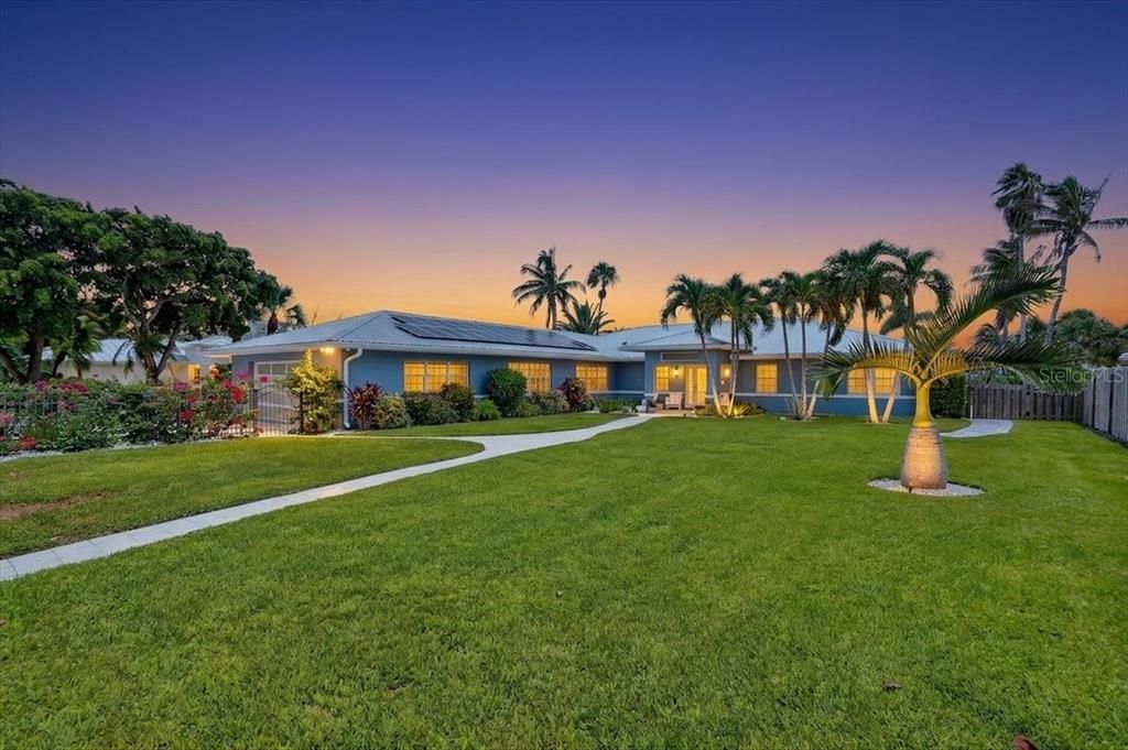 En Venta: $5,000,000 (3 camas, 3 baños, 3236 Pies cuadrados)
