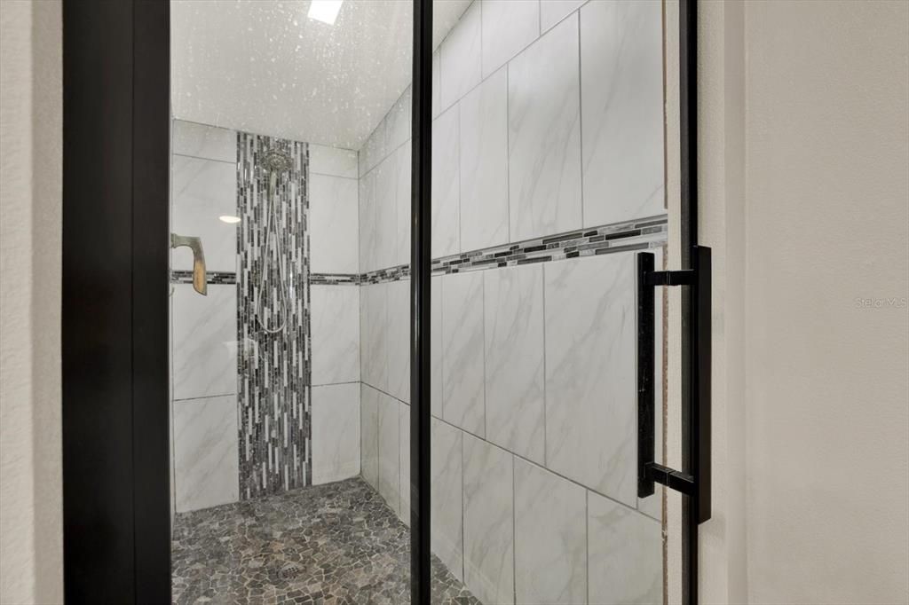 En Venta: $399,000 (4 camas, 2 baños, 2280 Pies cuadrados)