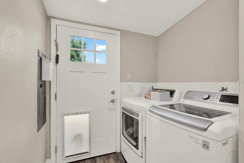 En Venta: $399,000 (4 camas, 2 baños, 2280 Pies cuadrados)