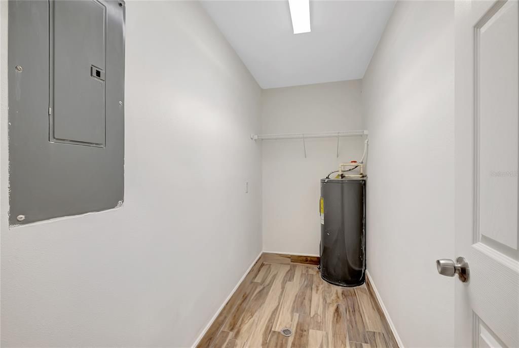 На продажу: $369,900 (3 спален, 2 ванн, 1567 Квадратных фут)