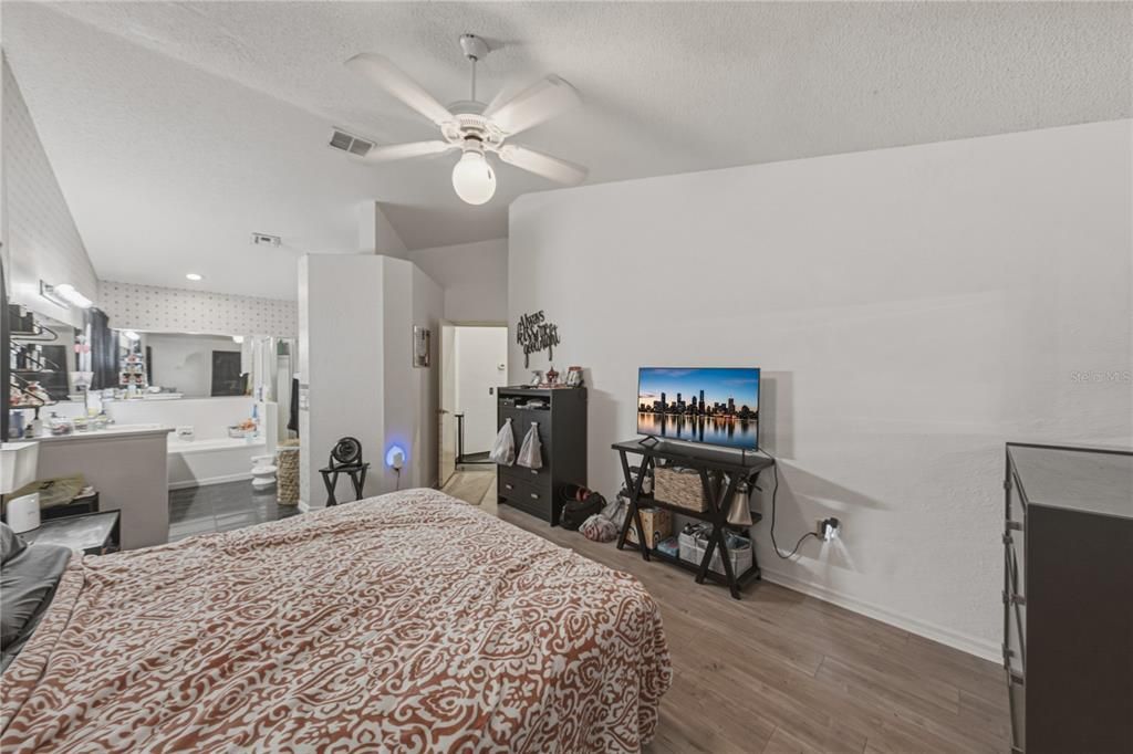 En Venta: $285,000 (3 camas, 2 baños, 1462 Pies cuadrados)