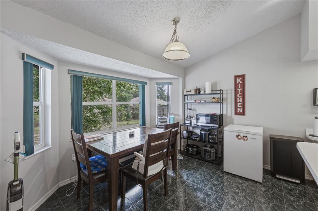 En Venta: $285,000 (3 camas, 2 baños, 1462 Pies cuadrados)